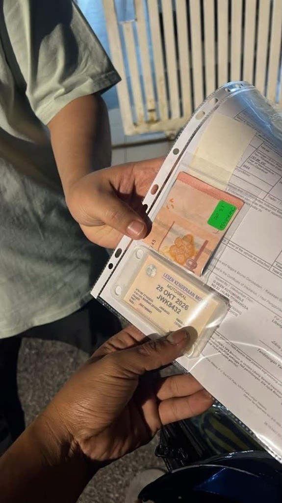 Serahan roadtax kepada pelanggan